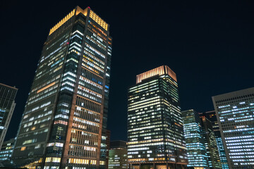 Fototapeta na wymiar 東京都 丸の内の高層ビル群夜景 KITTE丸の内から