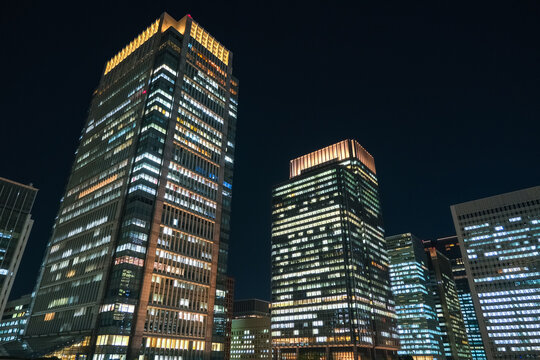 東京都 丸の内の高層ビル群夜景 KITTE丸の内から