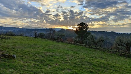 por do sol em portugal numa zona rural