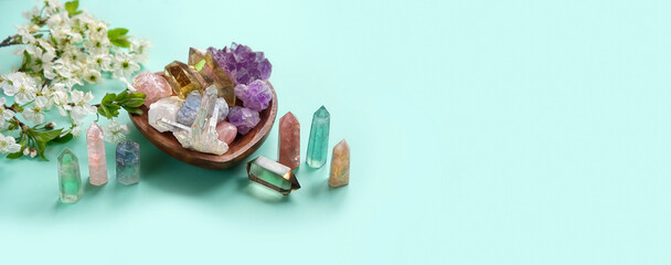 Gemstones minerals set of green colors and white flowers on green background. Healing stones for Crystal Ritual, Esoteric spiritual practice. modern wicca magic. banner. copy space - obrazy, fototapety, plakaty