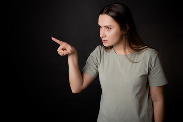 To be indignant and accuse the interlocutor, a young woman argues with the interlocutor by pointing...