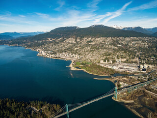 Obraz premium Stock Aerial Photo of Lions Gate Bridge and West Vancouver , Canada