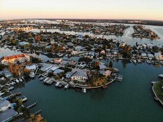 Obraz premium The aerial view of the residential area and waterfront homes during sunrise near Madeira Beach, Florida, U.S