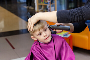 Children's hairdresser for children.