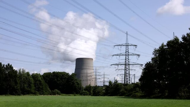 Atomkraftwerk oder Kernkraftwerk