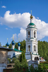Fototapeta na wymiar Varvarinskaya Church of the city of Ples