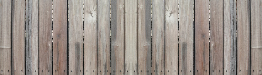 並んだ茶色の古い木の板塀のテクスチャー。横に長いパノラマの背景素材。