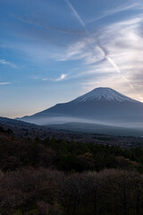Fototapeta premium 夕暮れの富士山