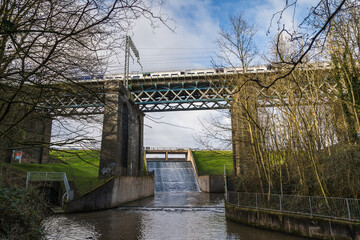 Fototapeta premium Train passing over the Carr Mill Dam
