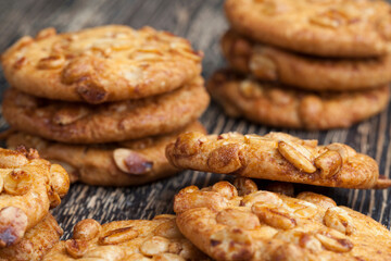 round cookies with roasted peanuts