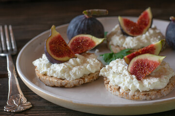 Healthy breakfast plate with brown rice cracker, cottage cheese and figs
