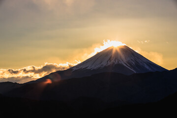 山梨県高下からの朝日の富士山（ダイヤモンド富士）