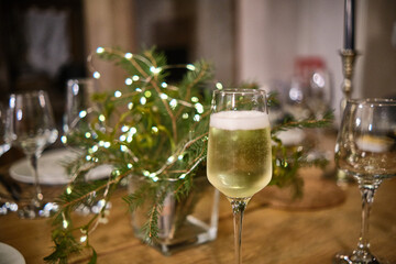 Table de nouvel an décorée 