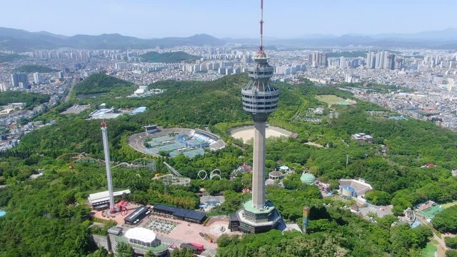 대구시 두류공원과 이월드의 항공 풍경