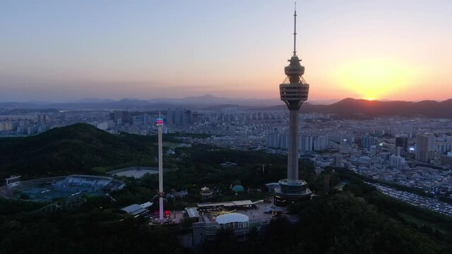 대구시 두류공원과 이월드의 항공 풍경