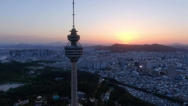 대구시 두류공원과 이월드의 항공 풍경