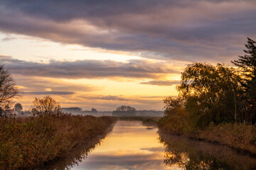 Fototapeta na wymiar Misty morning at the river