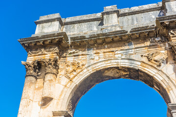 Fototapeta na wymiar Triumphal Roman Arch in Pula, Croatia