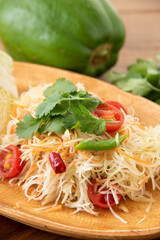 ソムタム（青パパイヤのサラダ）