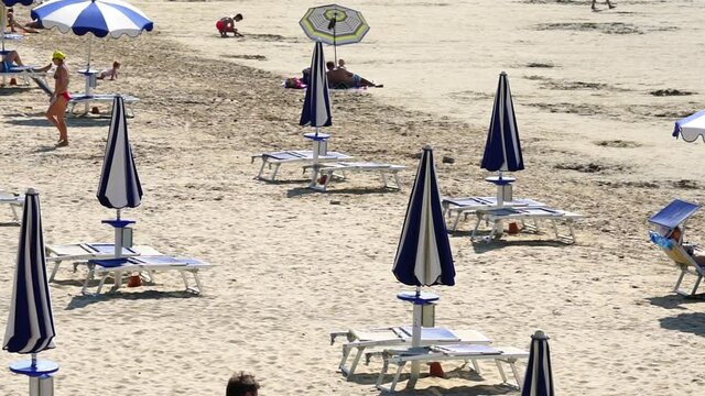 Time-lapse video of life on the sandy beach in Croatia. 