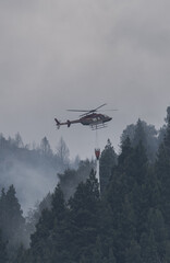Fototapeta na wymiar Aircraft Fight Mountain Fires