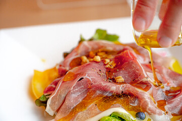 オリーブオイルと生ハム