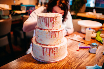 Hochzeitstorte in Vorbereitung