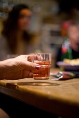 Verre d'alcool - vin rosé - soirée