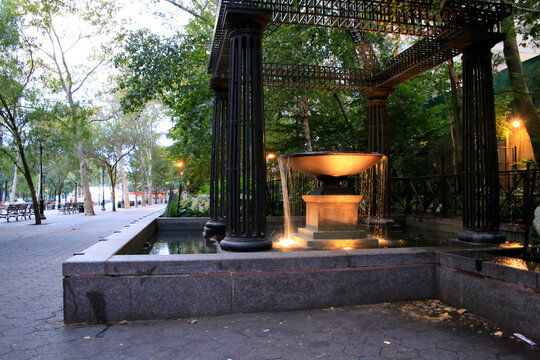 Dag Hammarskjolt Plaza, East 47th Street, New York Cty, New York, USA