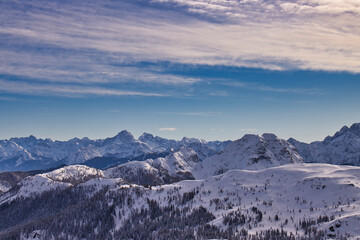 Schneebedeckte Gipfel in Kärnten