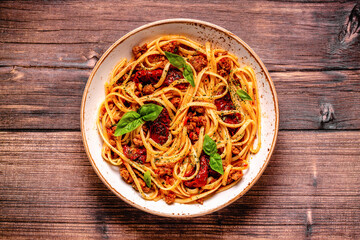 Pasta with bolognese sauce and sun-dried tomatoes