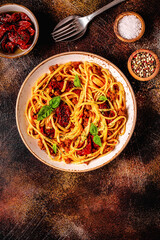 Pasta with bolognese sauce and sun-dried tomatoes