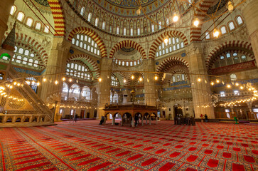 Obraz premium EDIRNE - TURKEY - DECEMBER 24, 2021 : Interior of the Selimiye Mosque. The UNESCO World Heritage Site Of The Selimiye Mosque, Built By Mimar Sinan In 1575