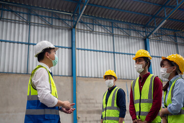  warehouse worker meeting 