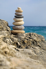 columna piedras zen pirámide playa almería 4M0A6628-as22