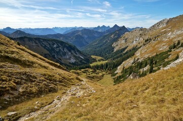 Fototapeta na wymiar scenic valley in the bavarian alps