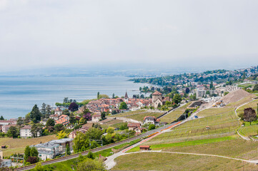 Lutry, Lavaux, Genfersee, Weinberge, Dorf, See, Seeufer, Wanderweg, Weinberg-Terrassen, Weinbauer, Frühling, Waadt, Schweiz