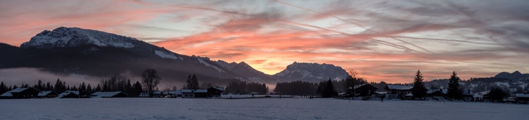 Fototapeta na wymiar Sonnenuntergang in Reit im Winkl im Winter mit Schnee