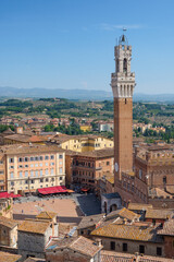 Fototapeta na wymiar La Piazza del Campo et le Palazzo Publicco de Sienne, Italie
