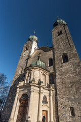 Fototapeta na wymiar Kirche des Kloster Baumburg im Sonnenschein im Winter in Bayern