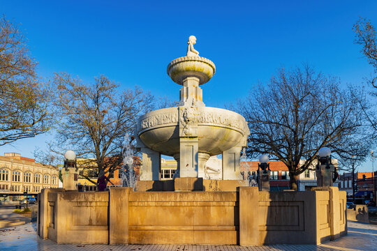 Afternoon view of the historical Culbertson Fountain At Confederate Square