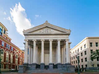 Obraz premium Sunny view of the Gallier Hall