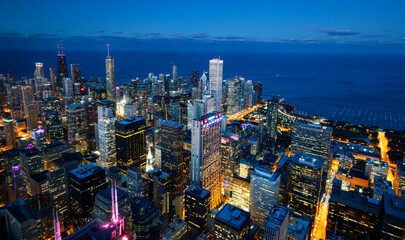 Fototapeta na wymiar View of Chicago skyline and lake by night