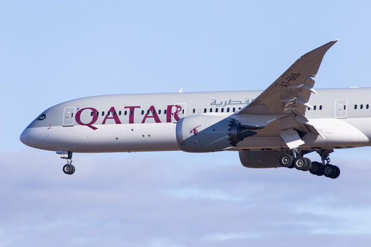 Qatar Airways Boeing 787 Dreamliner landing in Vienna, Austria in beautiful morning light