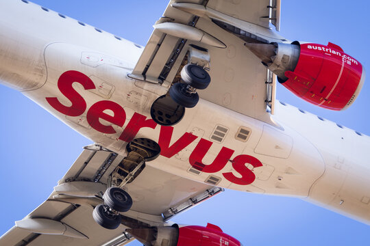 Embraer 195 of Austrian Airlines AUA saying Servus as a greeting on their belly