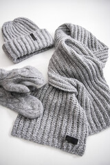 Fototapeta na wymiar Knitted scarf gloves and hat