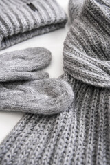 Fototapeta na wymiar Knitted scarf gloves and hat