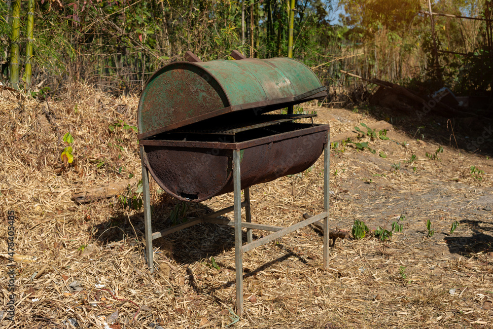 Wall mural old rusty barbecue grill cleaning dirty grid, grate old for grill food.