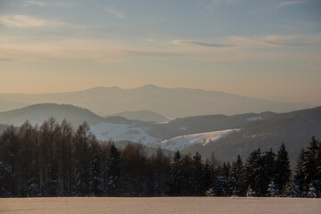 Beskid sądecki zimą, beskid sądecki o zachodzie słońca, zima w górach, Polskie góry