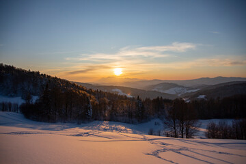 Beskid sądecki zimą, beskid sądecki o zachodzie słońca, zima w górach, Polskie góry